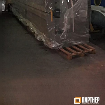  Фотография временного хранения станка-пилы на крытом сухом складе 
