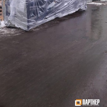  Фотография временного хранения на открытой площадке негабаритного груза – станка-пилы 