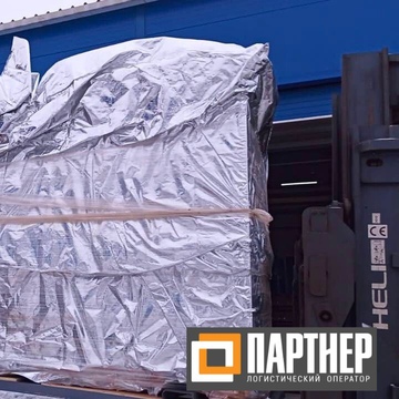  Фотография перегрузки токарного станка погрузчиком из морского контейнера 