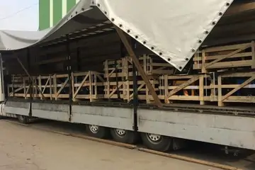 Выгрузка электродвигателей в деревянных негабаритных ящиках на складе Партнер